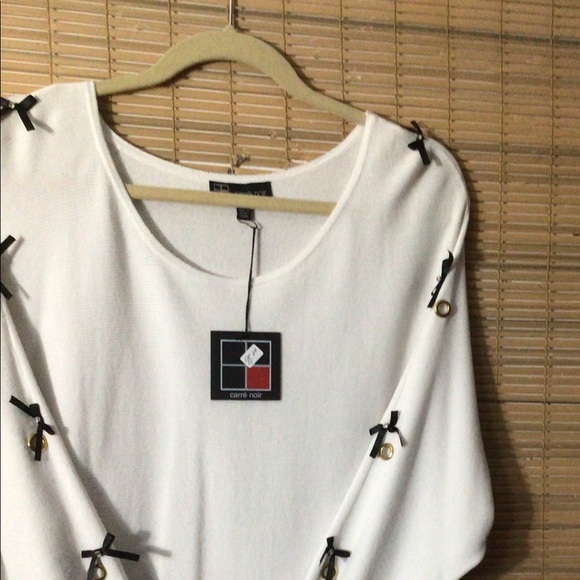 🎄Carre Noir sweater with bows & rhinestone sleeve - Picture 5 of 13